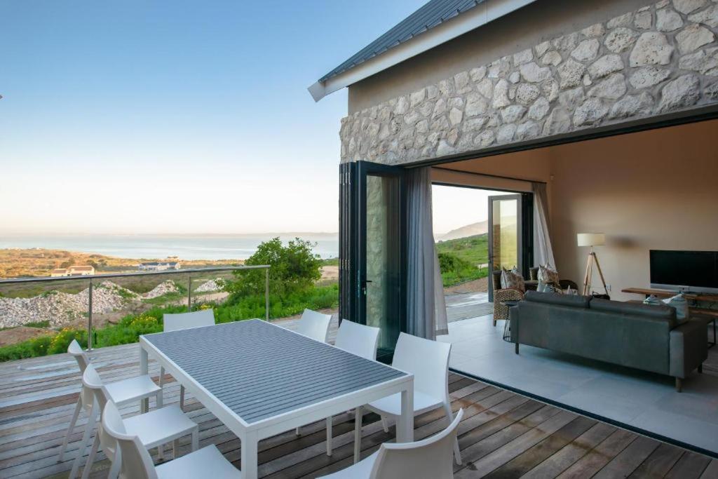 The Shark Bay Villas ランゲバーン エクステリア 写真